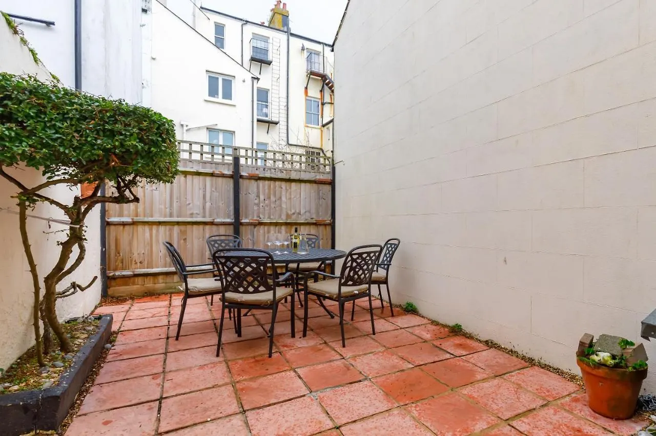Holiday home Beachfront Getaway 2-Bedroom House With Free Private Parking & Patio Brighton